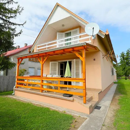 Holiday home Cyklamen By Interhome Balatonkeresztur
